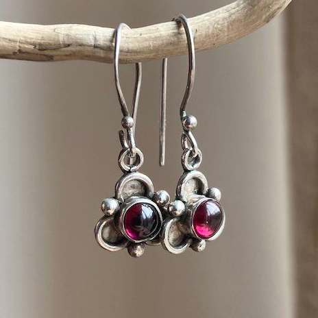 Ethnic Fashion Women - National Style Flower-Shaped Jewelry with Artificial